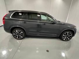 2022 Volvo XC90 T6 Momentum 7 Passenger