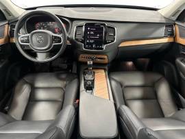 2022 Volvo XC90 T6 Momentum 7 Passenger