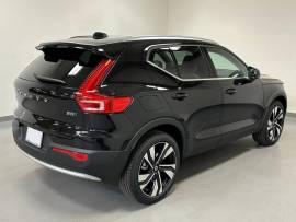 2024 Volvo XC40 B5 Ultimate Bright Theme