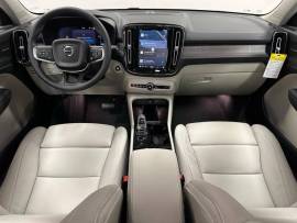 2024 Volvo XC40 B5 Ultimate Bright Theme