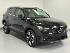 2024 Volvo XC40 B5 Ultimate Bright Theme