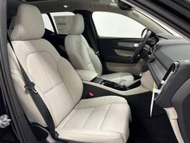 2024 Volvo XC40 B5 Ultimate Bright Theme