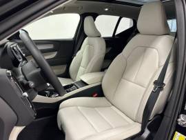 2024 Volvo XC40 B5 Ultimate Bright Theme