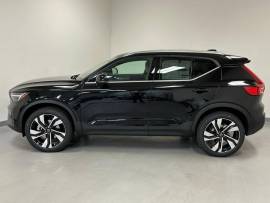 2024 Volvo XC40 B5 Ultimate Bright Theme