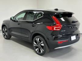 2024 Volvo XC40 B5 Ultimate Bright Theme