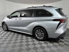 2021 Toyota Sienna LE 8 Passenger